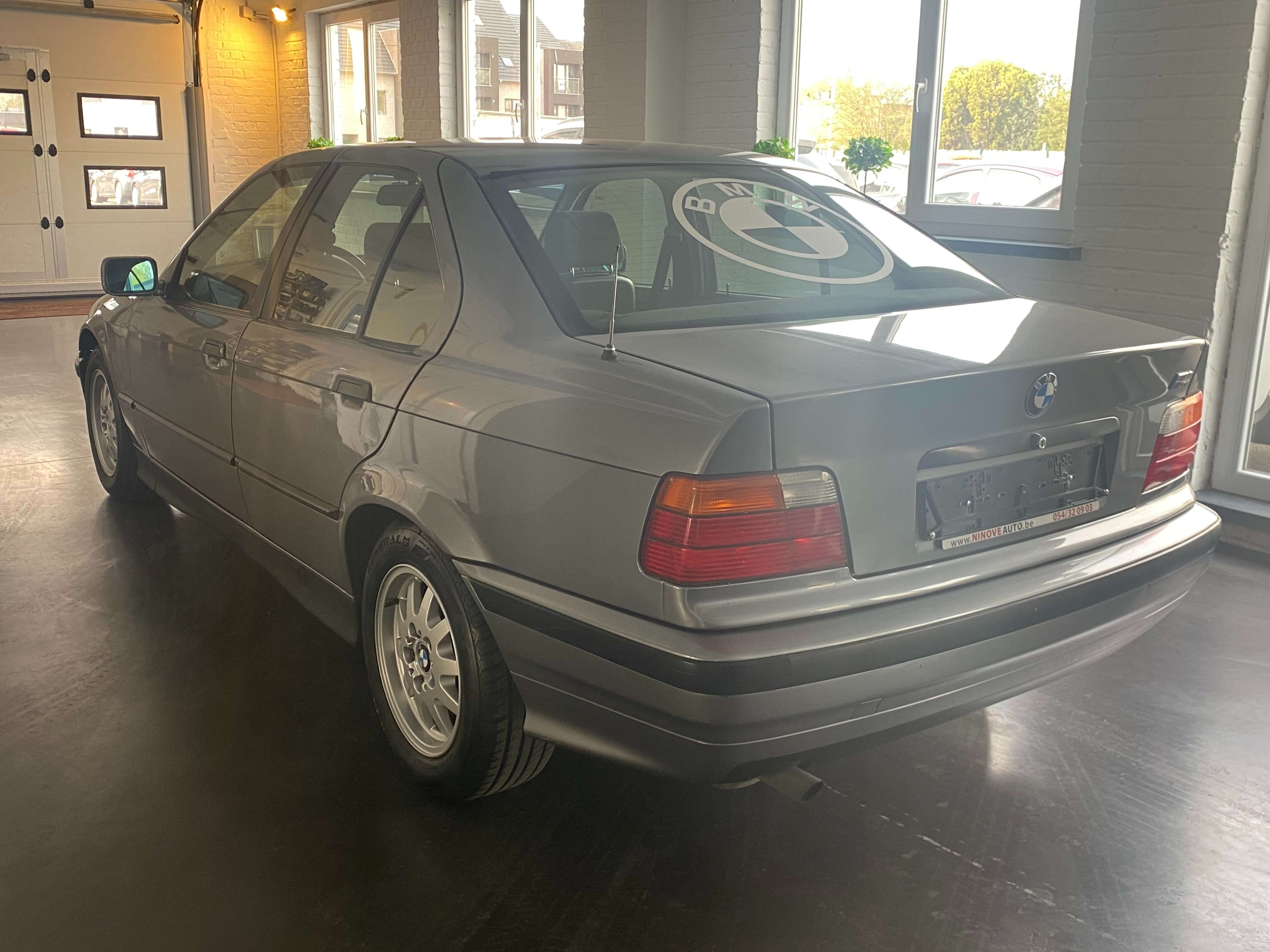 Ninove auto - BMW 318